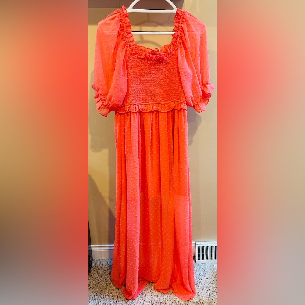 Gorgeous coral Swiss dot maxi dress by Entro, new with tags, size Medium.